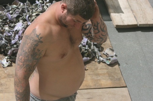 2bigblokes:  British stocky scaffolder. Tattooed and shirtless.