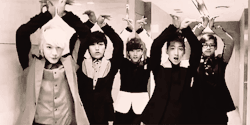 soy-extranjera:  Let’s make the Sprout Dance with B1A4 ! 