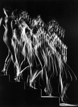 denise-puchol:  “nude descends a staircase” gjon mili 1943