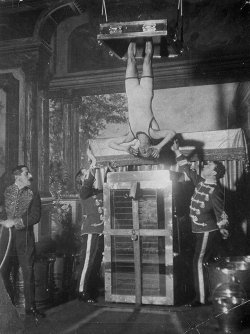  Houdini (born Erich Weiss, March 24, 1874 – October 31, 1926) performing