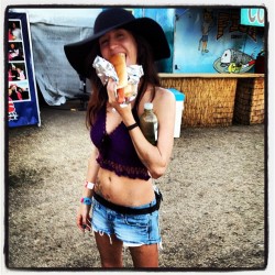 My first Pink&rsquo;s hot dog. #coachella  (Taken with instagram)