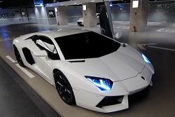  LAMBORGHINI AVENTADOR 