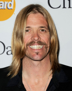 anouk11:  Taylor hawkins