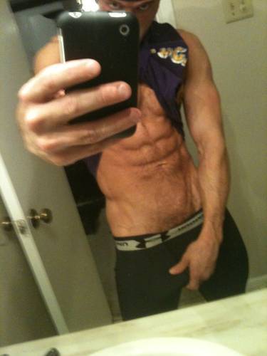 fyeahshirtlessmen:  I Would like to meet this guy drunk/angry/horny in a dark alley… 