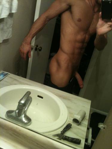 fyeahshirtlessmen:  I Would like to meet this guy drunk/angry/horny in a dark alley… 