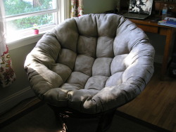 cruxia:  So, I found my camera. This my Papasan chair, it is