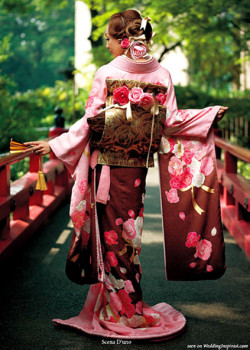 missingsisterstill:  Traditional Japanese Wedding Kimono (great