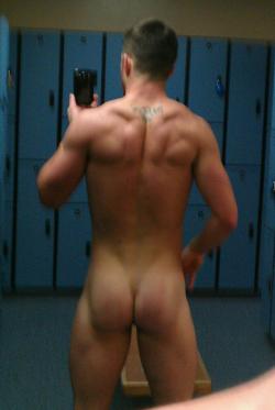 nakedselfpics:  malebutts:  this is one sexy muscular butt  i