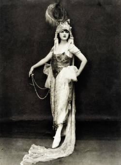lacyceleste:  Ziegfeld follies showgirl Jessie Reed photographed