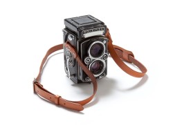 lylaandblu:  Apolis - Transit Issue Camera Strap 