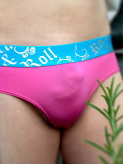 thepantydrawer:  Wanna come play in my garden? 