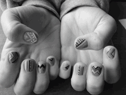 nailpornography:  this is so cute. if any of our followers can