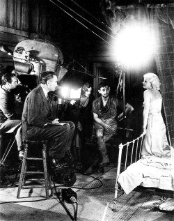 waterloo-bridge:  Clark Gable and Jean Harlow while filming Red