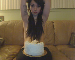 nanosaurus:  soyacide:  bewb prude/cake hog  I want the cake