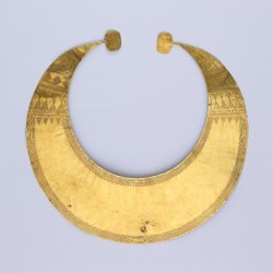 theancientworld:  Gold lunula, 2400 BC-2000 BC, Found in Ireland,