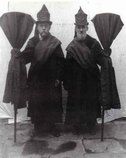 funeral-wreaths:  midnight-gallery:  Victorian funeral mutes.