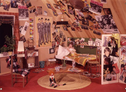 thegilly:A teenage girl in her room. 