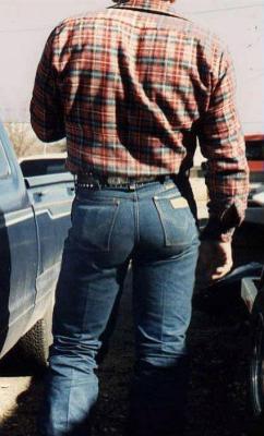 southerncrotch:  Cowboy butts drive me nuts 