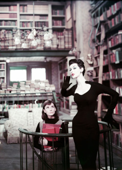 theniftyfifties:  Audrey Hepburn and Dovima in ‘Funny Face’,