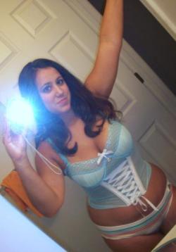 pearhub:  #pawg #thick #corset #booty #wide hips #selfie #tan