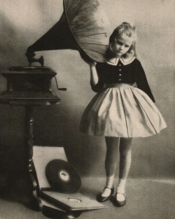 lizriden:   scan from Vogue c. 1950-1960 