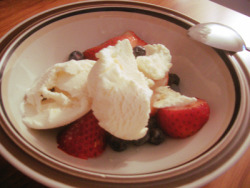 My dessert today -u- Peach ice cream with strawberries and blueberries