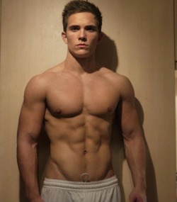 fancymen:  FancyMen || Tumblr  Staring blankly ahead, the muscle