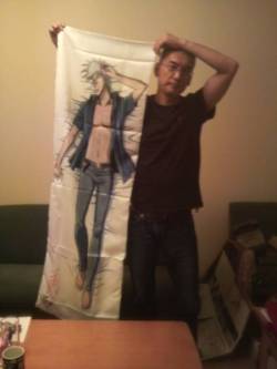 nurutu-sand-ninjas:  Fukumoto cuddling an Akagi dakimakura. No