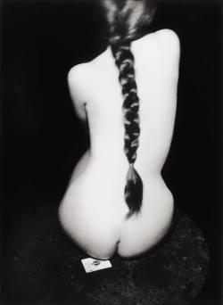 annasintervals:  Sam Haskins, BACK VIEW WITH ACE OF SPADES, 1961.