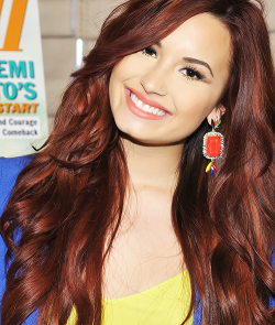  51/100 photos of Demi Lovato (♦) 