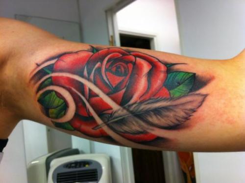 fuckyeahtattoos:  This is my 4th tattoo. The feather was made a couple of months before but I thought it looked a little lonely so I contacted the tattoo studio with an idea about a rose and the tattoo artist came up with this idea. Both the tattoo artist