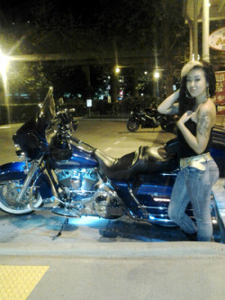 motorcyclegirls:  hot ride (; http://illestklovee.tumblr.com
