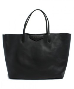 petite-brunette:  Givenchy leather tote bag. 