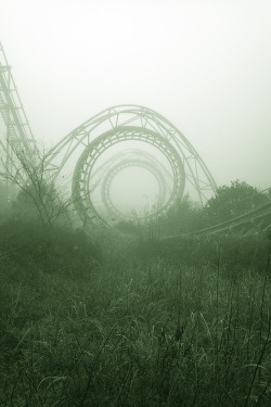 delusionly:  lethefeelingo:  abandoned amusement park   It’s