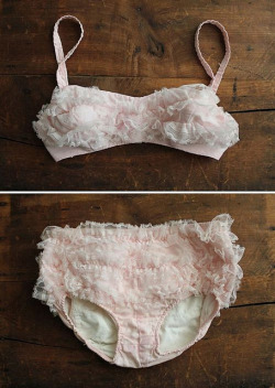 pearleyednomad:  1960s Cole of California whisper pink ruffle