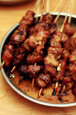 thechocolatebrigade:  in-my-mouth:  Meat Skewers  UGH.. DO WANT.