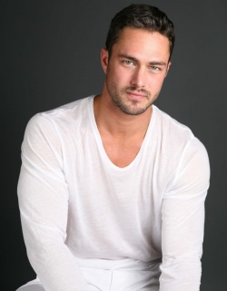 rim-runner:  Taylor Kinney 