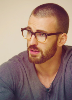  1/100 Pictures of Chris Evans  HE HAS GOOD TASTE IN GLASSES