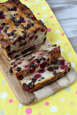 gormaya:  Raspberry- Dark Chocolate Banana Bread 