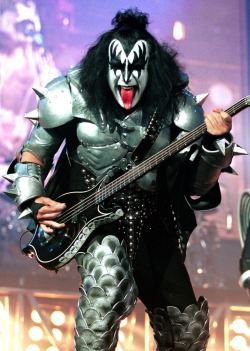 kiss-gene simmons