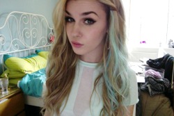 livewithoutregretxx:  so bored with my hair i keep changing the