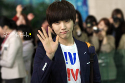 B1A4 airport fashion