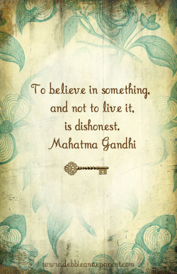 “Creer en algo y no vivirlo, es deshonesto”  Mahatma