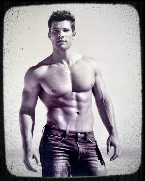Aaron Oâ€™Connell Â BEEFY HUNK…