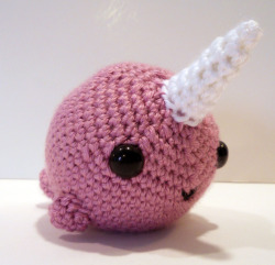 moare:  syppahscutecreations:  New color of narwhal! Berry-pink!You