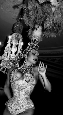 nothingpersonaluk:  immodesty blaize : Stephen Jones headdress 