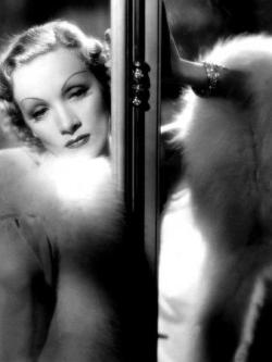 vampdreaminginhollywood:  Marlene Dietrich in Desire 1936 