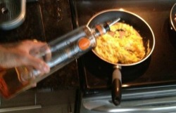 super-saiyan-dope-twan:  Delonte West pourin Ciroc in his eggs.