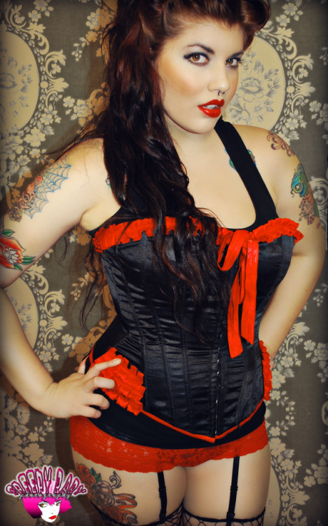 Tattoo’d temptress. [follow for LOADS more like this] - Certified #KillerKurves 