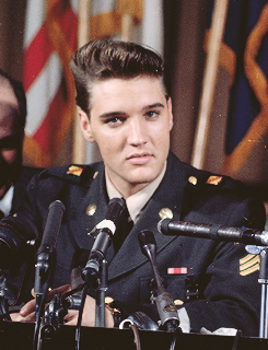 vinceveretts:  March 3, 1960. Elvis holds a press conference